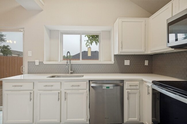 Building Photo - 945 Ramblewood Dr