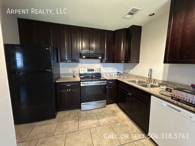 Building Photo - 3108 Tournefort St