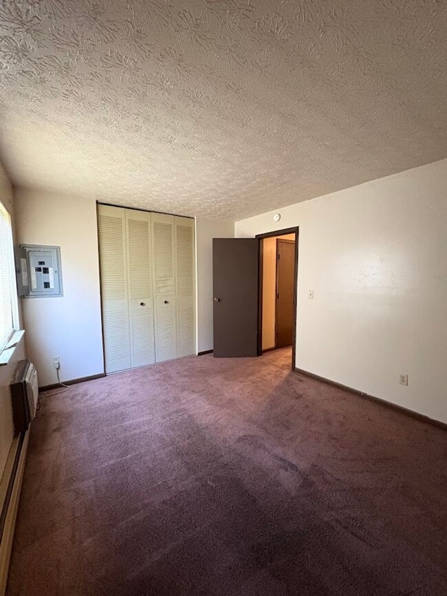 Building Photo - One bedroom one bathroom apartment for rent
