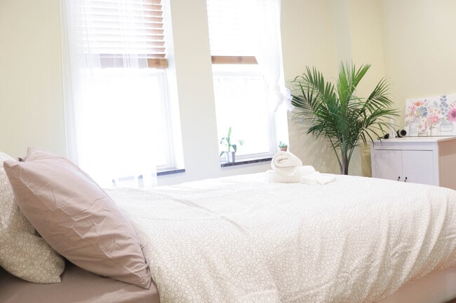 Building Photo - 334 N 13th St