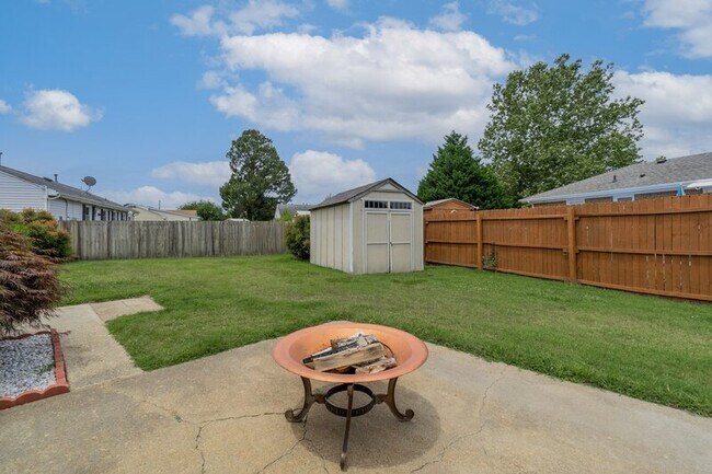 Building Photo - 2484 Jasper Ct