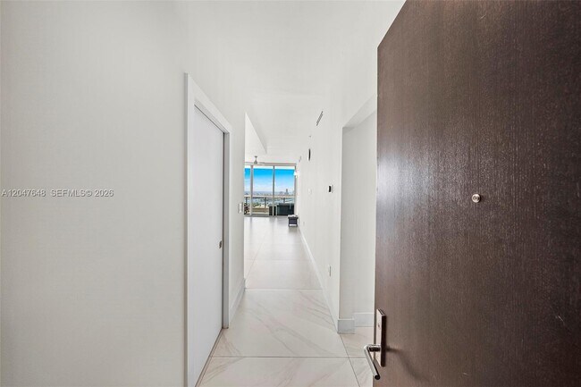 Building Photo - 900 Biscayne Blvd