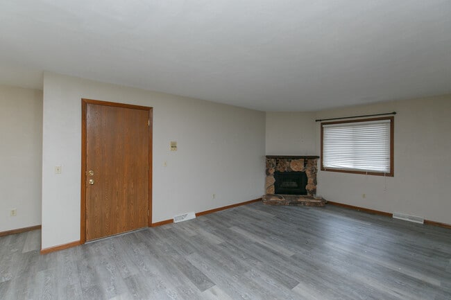 Building Photo - 3430 Holiday Ct