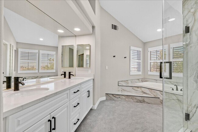 Building Photo - Summerlin House close to Red Rock Casino.