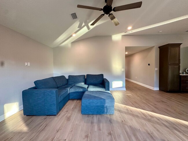 Building Photo - Serene Cul De Sac Home with Gorgeous Views!