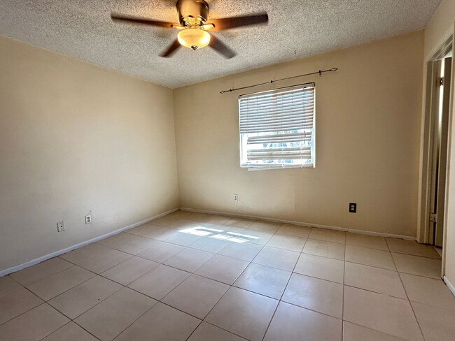 Building Photo - 3 Bedroom, 2 Bathroom, 2 Car Garage