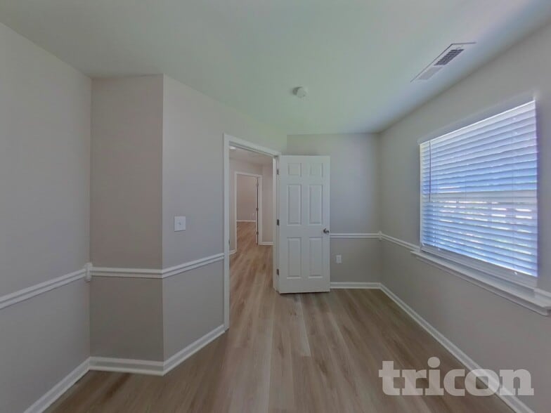 Building Photo - 9022 Jaldena Dr