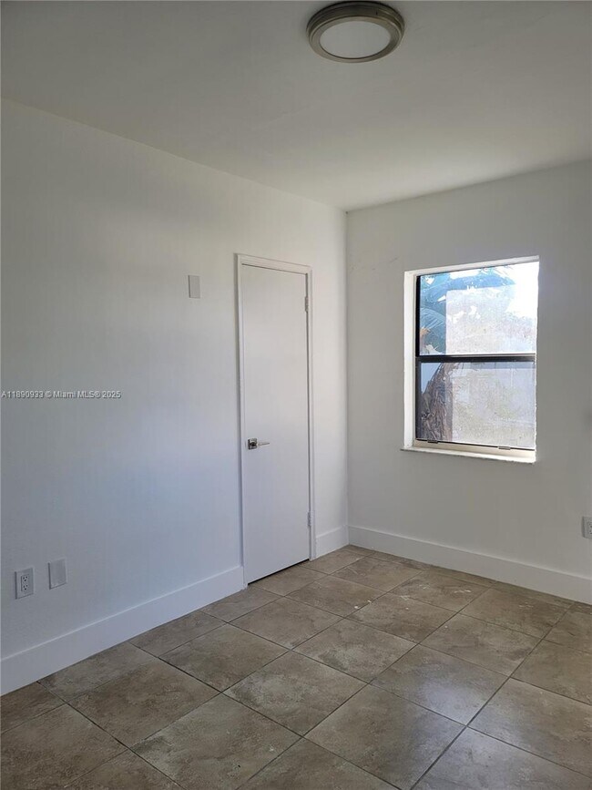 Building Photo - 15401 NW 27th Pl