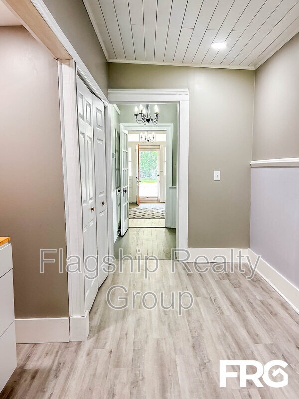 Building Photo - 304 N Caswell St