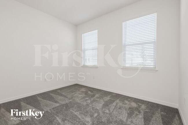 Building Photo - 585 Crown Rose Dr