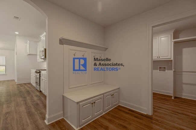 Building Photo - 3 Bed/2 Bath Home in Silver Ridge