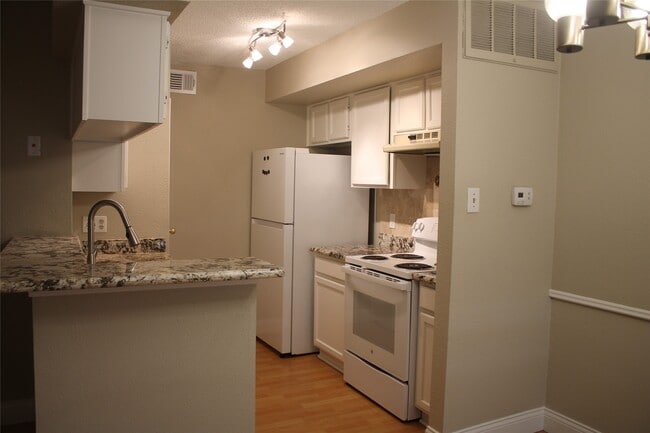 Building Photo - 2120 El Paseo St