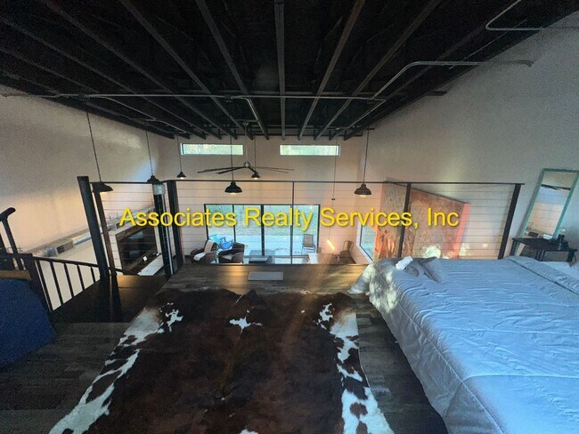 Building Photo - Modern Industrial 2Bed/2Bath Plus Loft in NW Gainesville