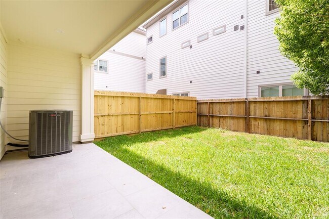 Building Photo - 5210 Schuler St