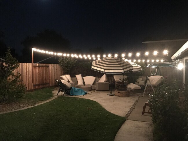 Building Photo - 1713 El Paseo Dr