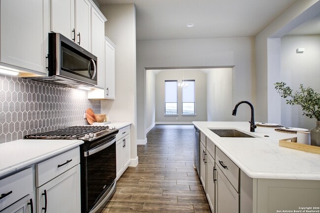 Building Photo - 1038 Cadogan Squire