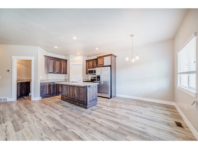 Building Photo - 1155 S 225 E