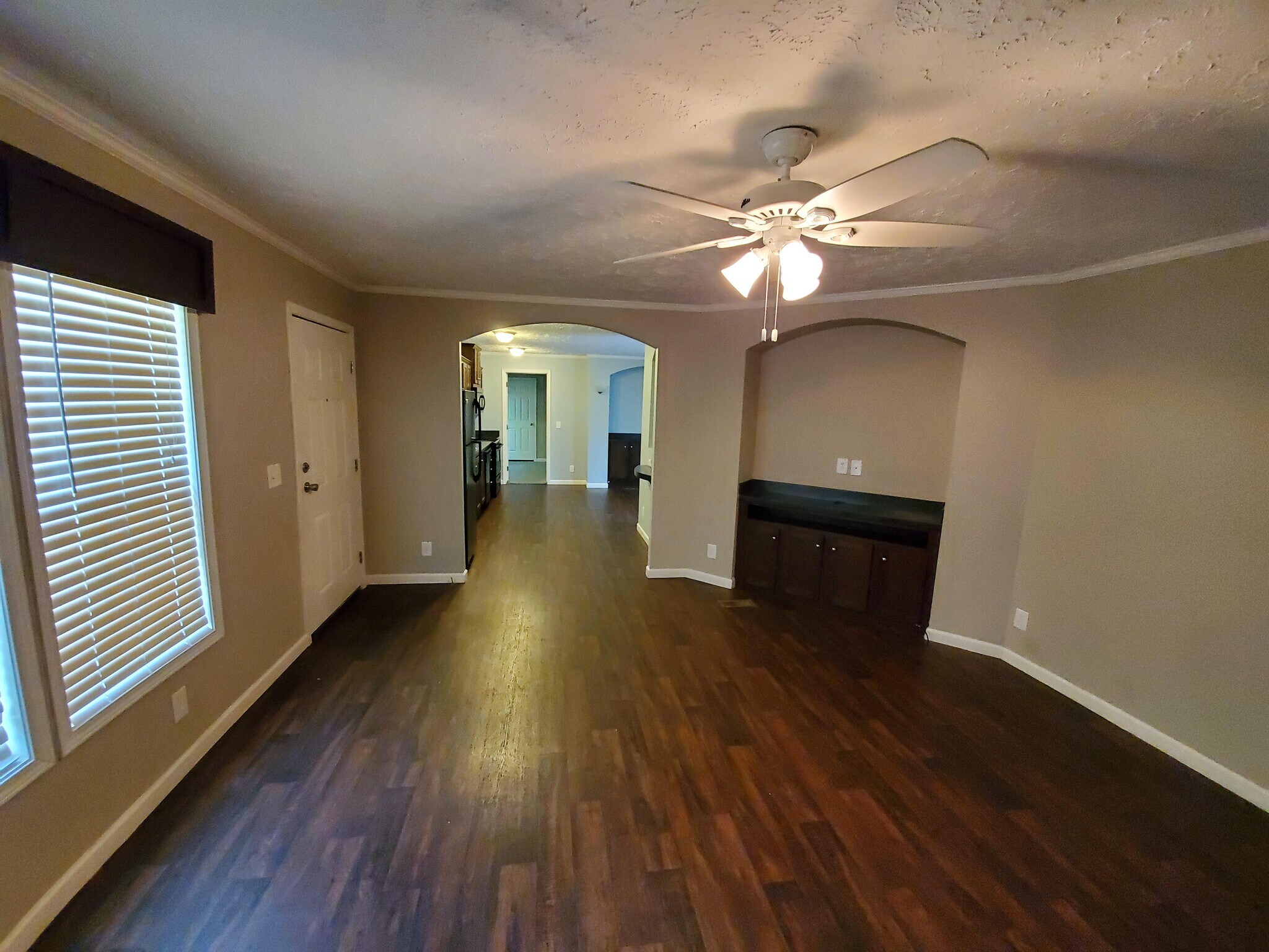 Building Photo - 209 Hickory Ct