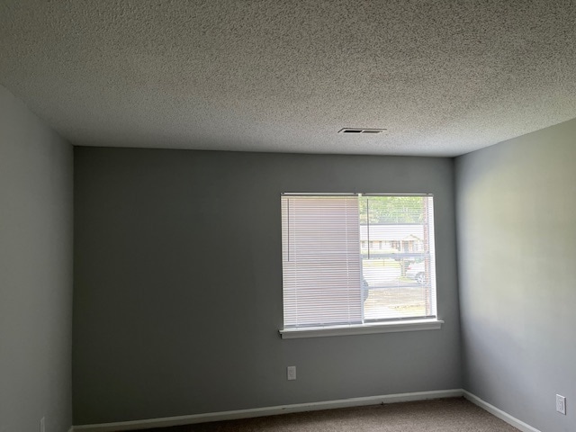 Building Photo - 106 Rainbow Ct