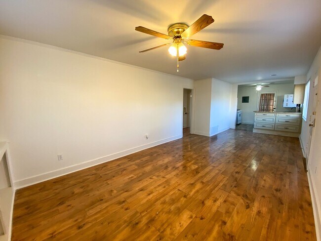 Building Photo - 2 bed, 1 bathroom house near Christian Brothers University in Midtown Memphis