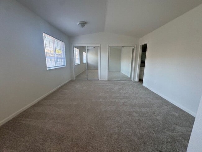 Building Photo - Newly Remodeled and Spacious 4 Bedroom Tow...