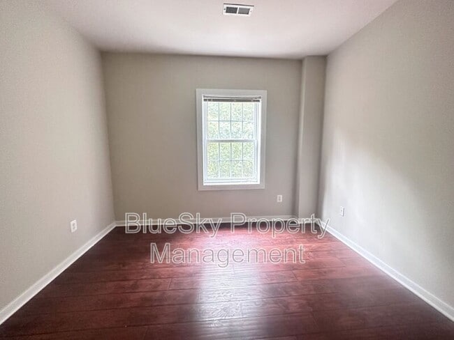 Building Photo - 948 Raymond Rd