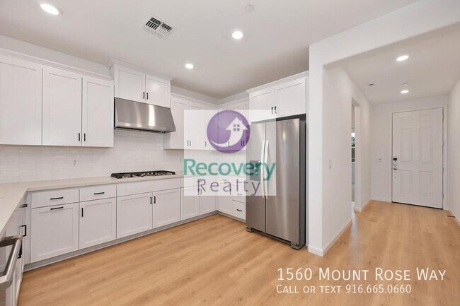 Building Photo - 1560 Mount Rose Ln