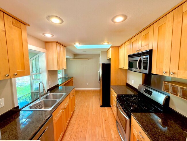 Building Photo - Spacious 4BD/3BA Bellevue Home with Private Backyard & Garage
