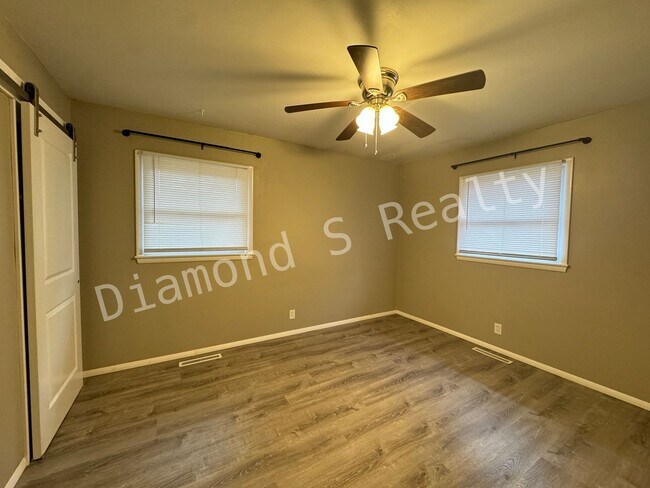 Building Photo - 2202 S Prospect Ct
