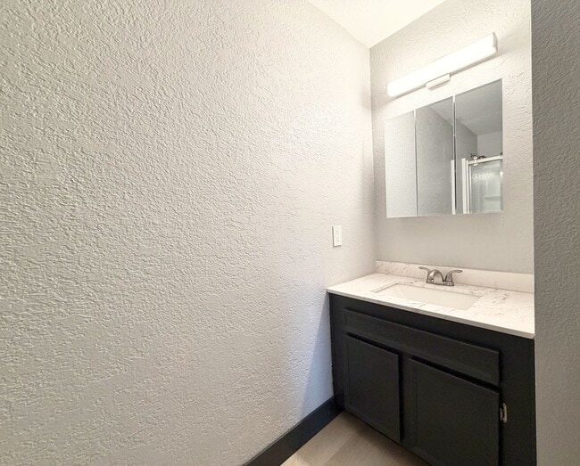 Building Photo - AVAILABLE NOW!! GORGEOUS 1 Bedroom 1 Bathroom - First Floor Condo in Palm Springs!!