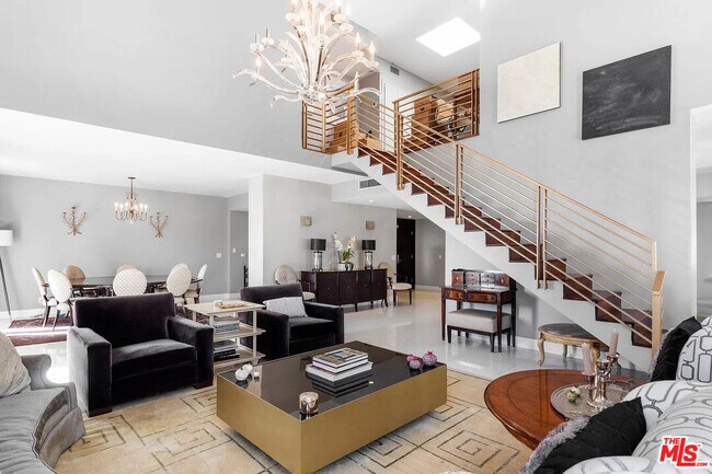 Building Photo - 121 S Palm Dr