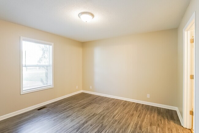Building Photo - 1350 Chucker Dr
