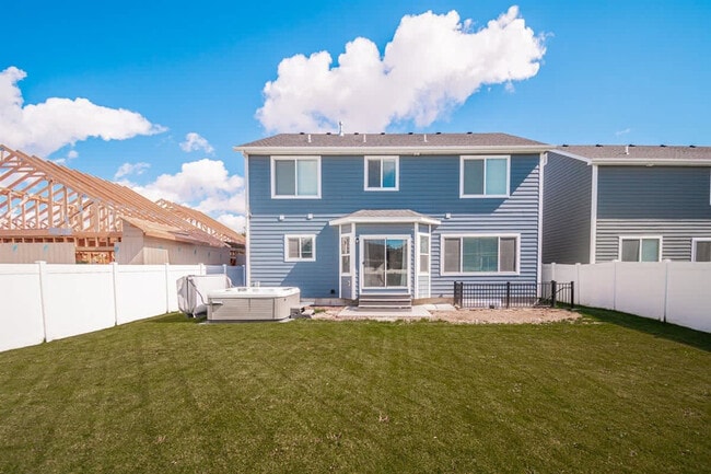 Building Photo - 1120 Monroe Dr