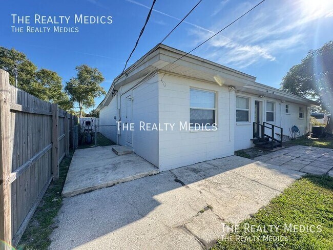 Building Photo - 1102 Egan Dr