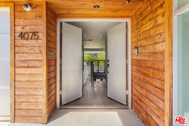 Building Photo - 4075 Los Nietos Dr