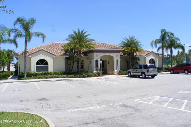 Building Photo - 7048 Sevilla Ct