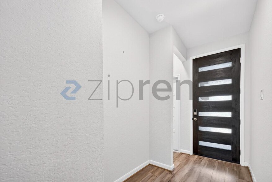 Building Photo - Unit