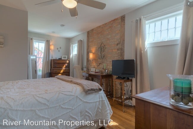 Building Photo - 5 br, 3 bath House - 202 Washington Street