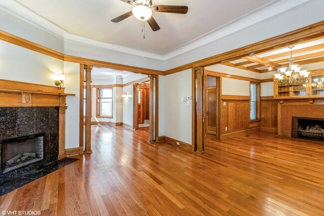Building Photo - 836 E 52nd St