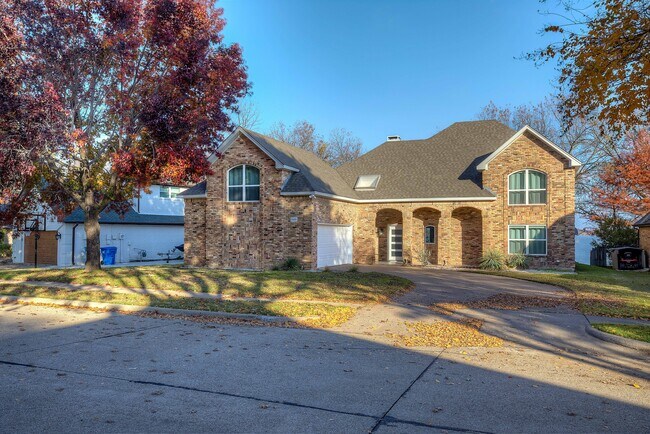 Building Photo - 8606 Columbia Dr