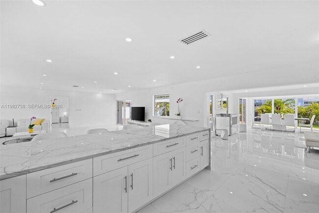 Building Photo - 2816 NE 35th St