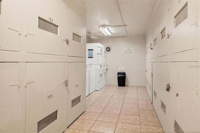 Building Photo - 3350 S Osprey Ave