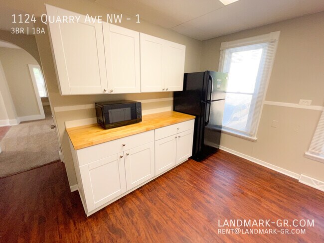 Building Photo - 1124 Quarry Ave NW