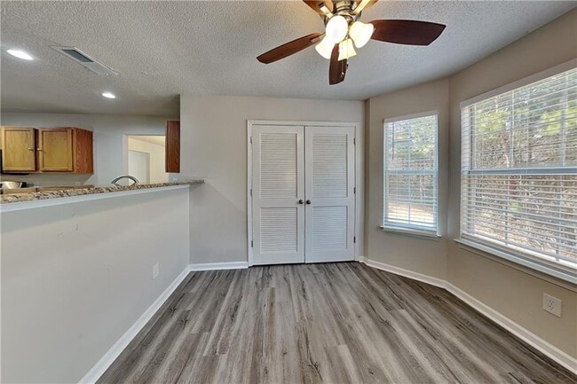 Building Photo - 137 Legend Creek Dr