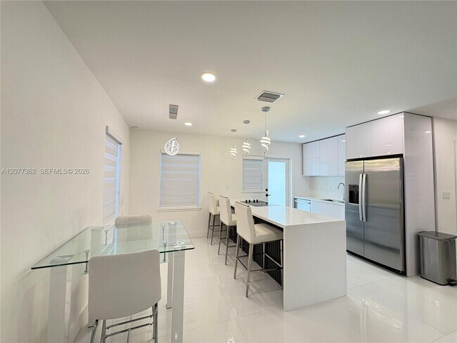 Building Photo - 937 SW 18th Ct