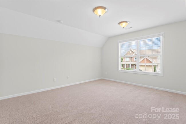 Building Photo - 1037 Jack Pine Rd