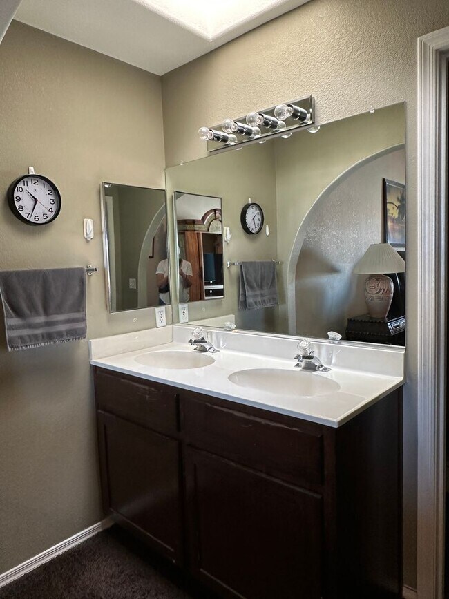 Building Photo - Available May through November 2026 Short term, Pool home, Furnished