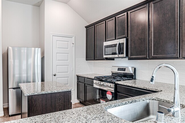 Building Photo - 7431 Sail Hl Dr