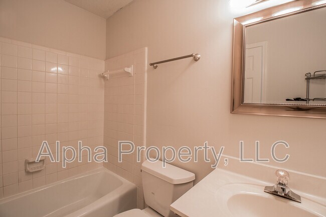 Building Photo - 102 Ticonderoga Dr