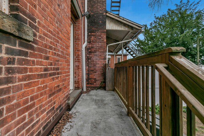 Building Photo - 108 William St